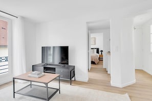 1 bedroom, iron/ironing board, WiFi, bed sheets - Blueground | Saint Germain des Prés, furnished (Paris)