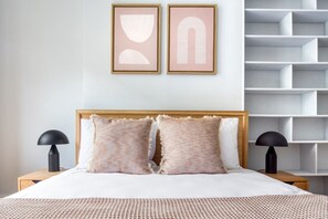 2 bedrooms, iron/ironing board, WiFi, bed sheets - Blueground | George V, intercom, nr shops (Paris)