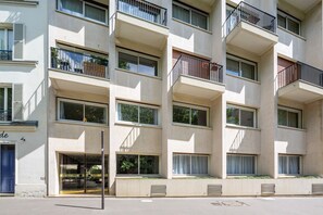 Exterior - Blueground | Ecole Militaire, elev, nr embassies (Paris)