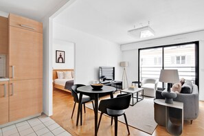 1 slaapkamer, een strijkplank/strijkijzer, wifi, beddengoed