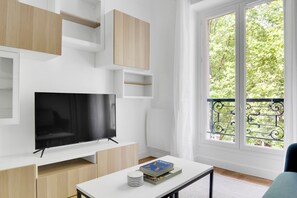 Fernseher, Stereoanlage