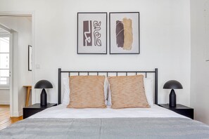 1 bedroom, iron/ironing board, WiFi, bed sheets - Blueground | Champs Elysées, office, furnished (Paris)