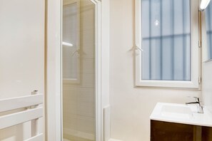 ヘアドライヤー、タオル