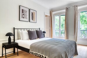 1 slaapkamer, een strijkplank/strijkijzer, wifi, beddengoed