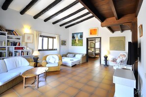 5 bedrooms, iron/ironing board, free WiFi, bed sheets - Chalet 'La Perla Negra' with Private Pool, Private Garden and Wi-Fi (Andratx)