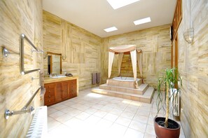 Shower, hair dryer, towels - Chalet 'La Perla Negra' with Private Pool, Private Garden and Wi-Fi (Andratx)
