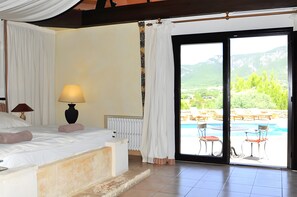 5 bedrooms, iron/ironing board, free WiFi, bed sheets - Chalet 'La Perla Negra' with Private Pool, Private Garden and Wi-Fi (Andratx)