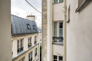 Interior - Blueground | Saint Georges, balcony, nr Montmartre (Paris)