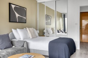 Iron/ironing board, WiFi, bed sheets - Blueground | Auteuil, balcony, nr Parc de Princes (Paris)