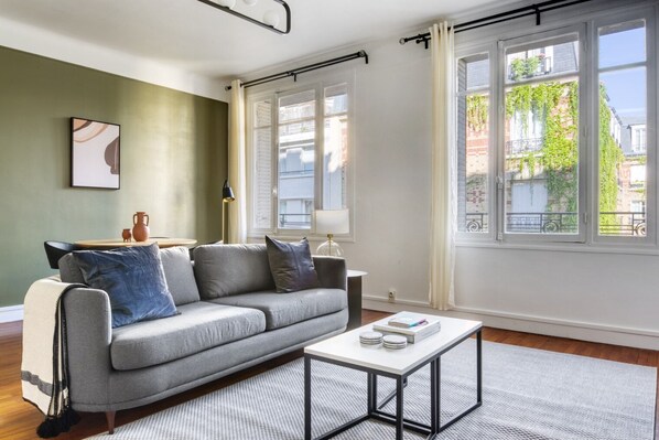 TV, stereo - Blueground | Auteuil, nr Parc de Princes (Paris)