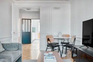 Télévision, chaîne hi-fi