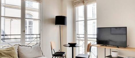 Télévision, chaîne hi-fi