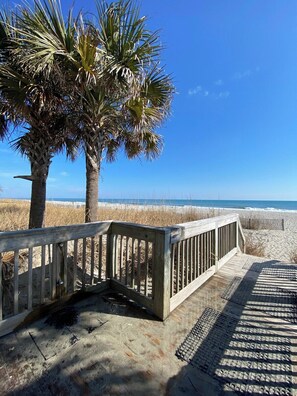 Una spiaggia nelle vicinanze