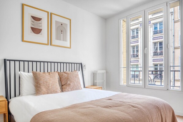 2 bedrooms, iron/ironing board, WiFi, bed sheets - Blueground | Miromesnil, nr Champs Elysées (Paris)