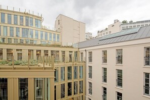 Exterior - Blueground | Champs Elysées, nr Ave Montaigne (Paris)