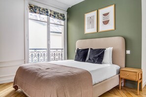2 bedrooms, iron/ironing board, WiFi, bed sheets - Blueground | Le Marais, elevator, nr Rue Rambuteau (Paris)