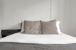 2 quartos, ferros/tábuas de passar roupa, Wi-Fi, roupa de cama