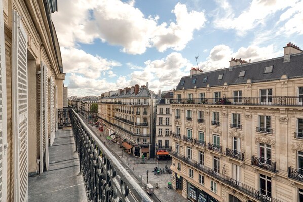 Property grounds - Blueground | Montorgueil, gym & elevator (Paris)