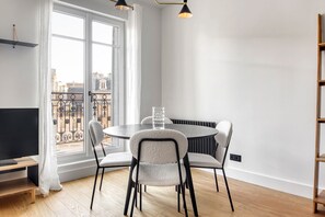 Dining - Blueground | Montorgueil, gym & elevator (Paris)