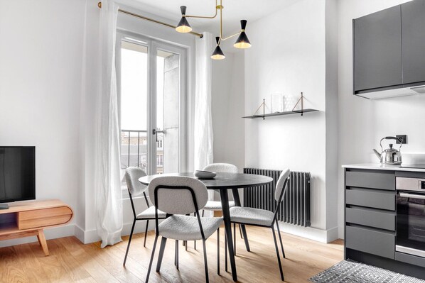 Dining - Blueground | Montorgueil, gym & elevator (Paris)