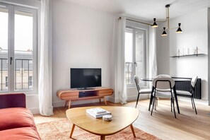 TV, stereo - Blueground | Montorgueil, gym & elevator (Paris)