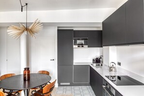 Fridge, microwave, oven, stovetop - Blueground | Montorgueil, gym & elevator (Paris)