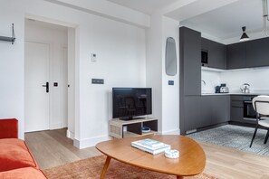 TV, stereo - Blueground | Montorgueil, gym & elevator (Paris)