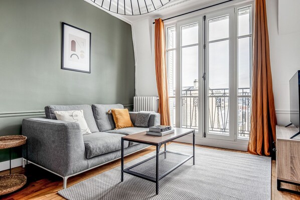 Télévision, chaîne hi-fi