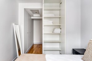 2 bedrooms, iron/ironing board, WiFi, bed sheets - Blueground | Villiers, furnished, nr shops (Paris)