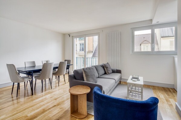 TV, stereo - Blueground | Villiers, furnished, nr shops (Paris)