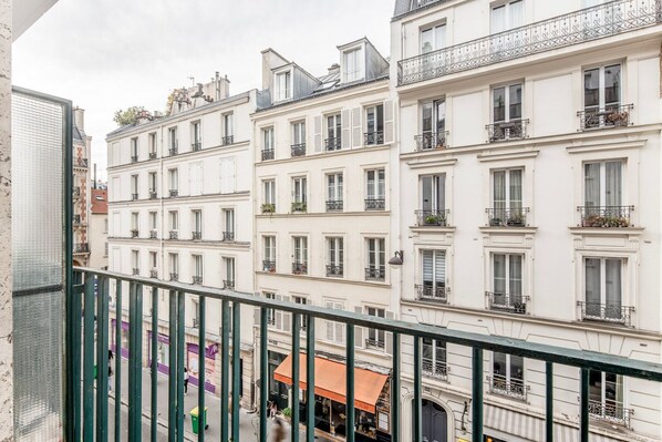 Property grounds - Blueground | Villiers, furnished, nr shops (Paris)