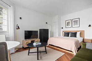 Iron/ironing board, WiFi, bed sheets - Blueground | Trocadero, elevator, nr Seine (Paris)