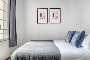 1 bedroom, iron/ironing board, WiFi, bed sheets - Blueground | Le Marais, nr Les Halles (Paris)
