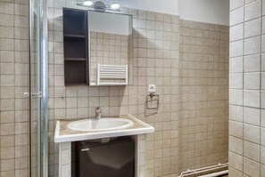 Hair dryer, towels - Blueground | Le Marais, nr Les Halles (Paris)
