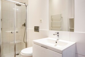 Hair dryer, towels - Blueground | Invalides, concierge, nr museums (Paris)