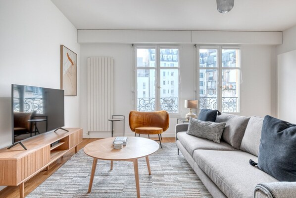 Fernseher, Stereoanlage