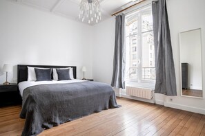 3 slaapkamers, een strijkplank/strijkijzer, wifi, beddengoed