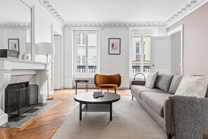 Fernseher, Stereoanlage