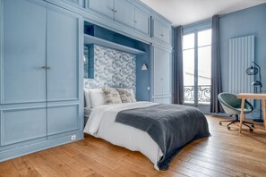 3 bedrooms, iron/ironing board, WiFi, bed sheets - Blueground | Ternes, elev, nr Arc de Triomphe (Paris)