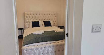 City Chic Retreat in Bridgend