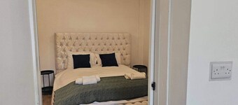 City Chic Retreat in Bridgend