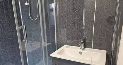 City Chic Retreat in Bridgend