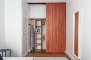 1 bedroom, iron/ironing board, WiFi, bed sheets - Blueground | Arc de Triomphe, nr Champs Elysées (Paris)