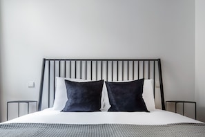 1 bedroom, iron/ironing board, WiFi, bed sheets - Blueground | Arc de Triomphe, nr Champs Elysées (Paris)