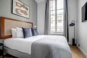2 chambres, fer et planche à repasser, Wi-Fi, draps fournis