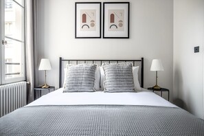 2 bedrooms, iron/ironing board, WiFi, bed sheets - Blueground | Sentier Montorgueil, furnished (Paris)