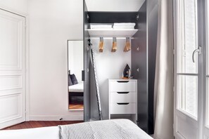 2 habitaciones, tabla de planchar con plancha, wifi y ropa de cama 