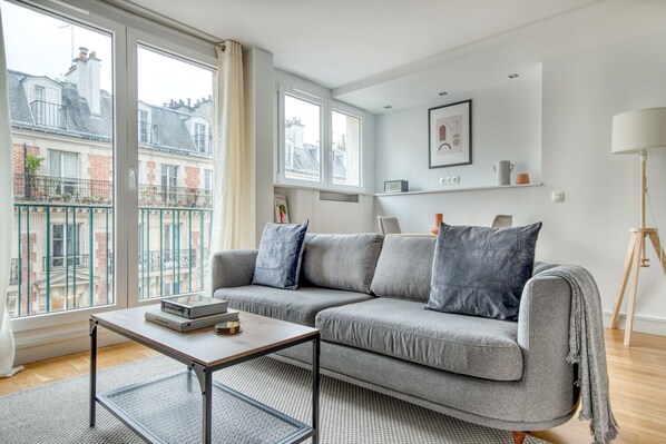 TV, stereo - Blueground | Villiers, furnished, balcony (Paris)