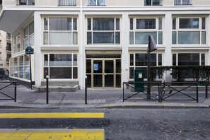 Exterior - Blueground | Porte de Champerret, elevator (Paris)