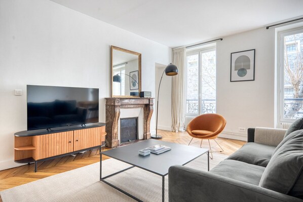 TV, stereo - Blueground | Bastille, facing garden, nr Le Marais (Paris)